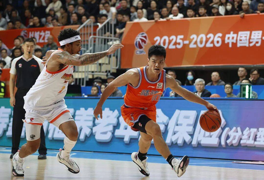 福建男篮势不可挡，展现强大实力(福建男篮有什么消息)